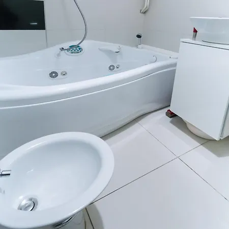 London Apartment *